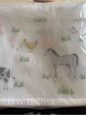 Sweet Jojo   BreathableBaby 2-Piece Breathable Mesh Crib Liner Set (farm animal